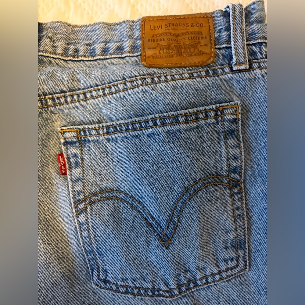 Levi's “Wedgie” Rigid Cropped Jeans w/Distressed Hem - Size 30 Circa 2019 - Picture 5 of 8